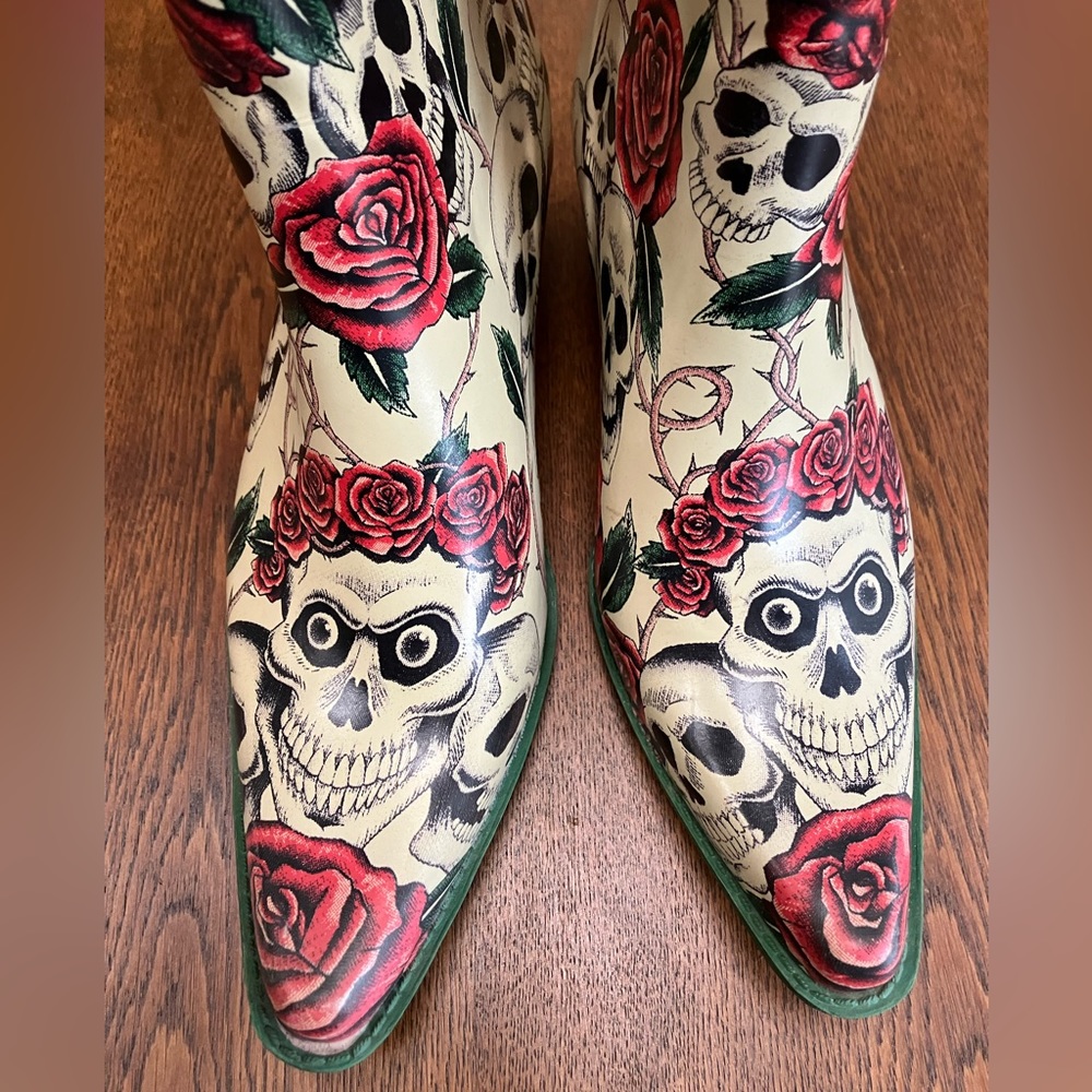 CORKY’S rain boots. Skull & Roses/Day of Dead print! FUN! Waterproof.